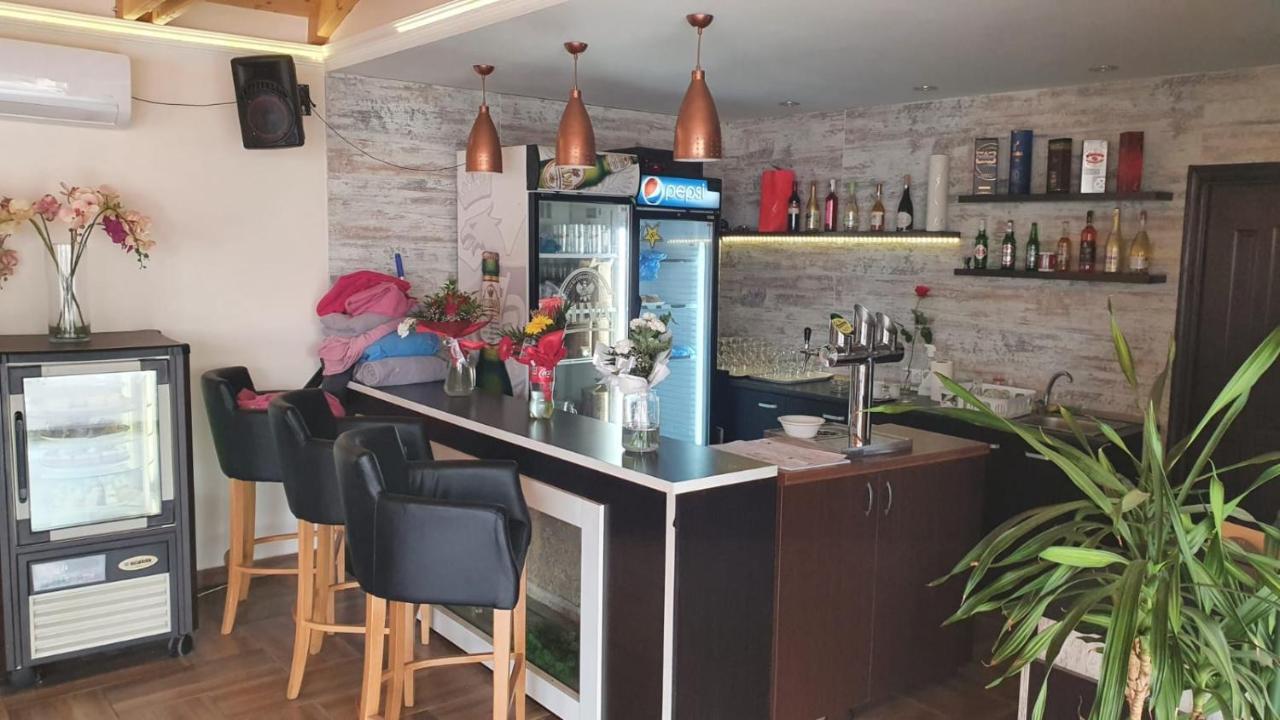 Pensiune Restaurant Ovidiu Valea lui Mihai エクステリア 写真